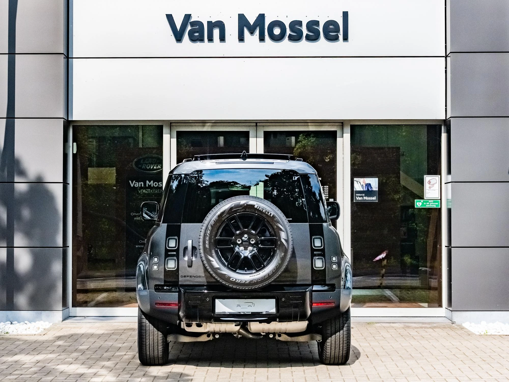 Land Rover Defender 90 D200 S AWD Auto. 26MY