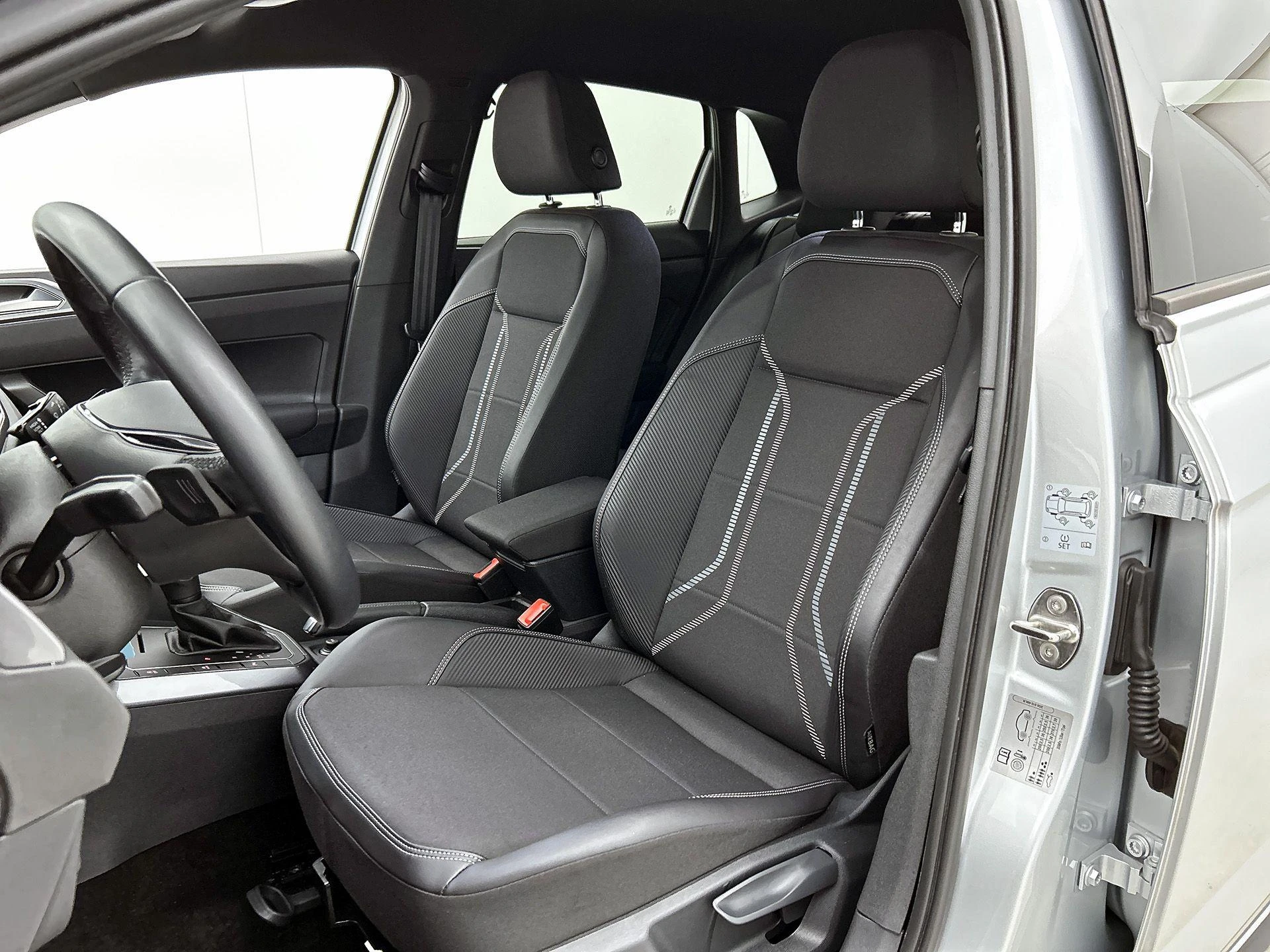 Volkswagen-Polo-image-36