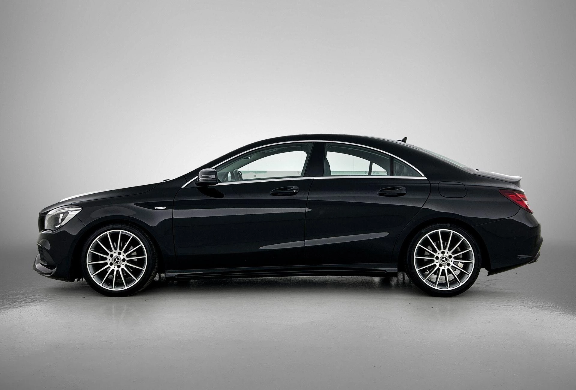 Mercedes-Benz CLA 180 Business Solution AMG Upgrade Edition