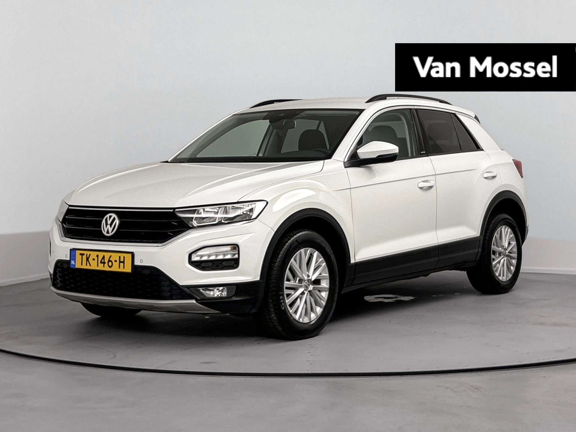 Volkswagen-T-Roc-image-0