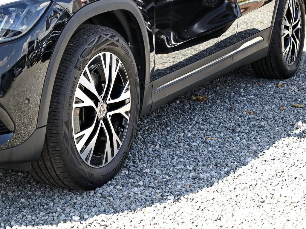 Mercedes-Benz-GLA 200 d-image-6