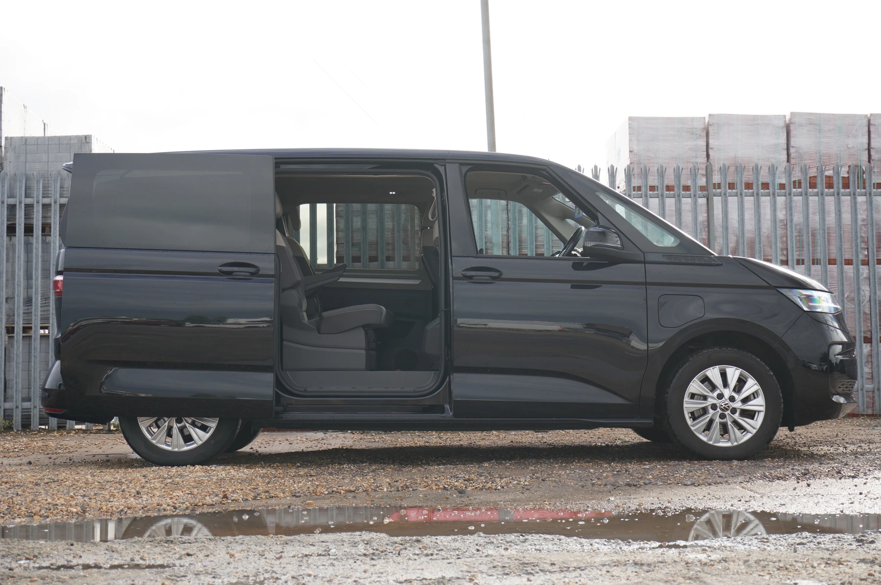 Volkswagen-Multivan-image-25