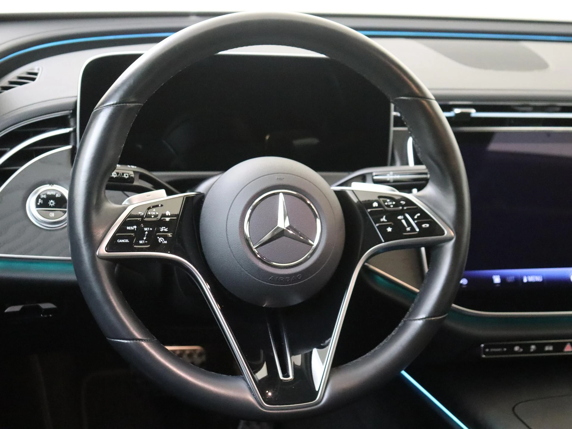 Mercedes-Benz-E-Klasse-image-9