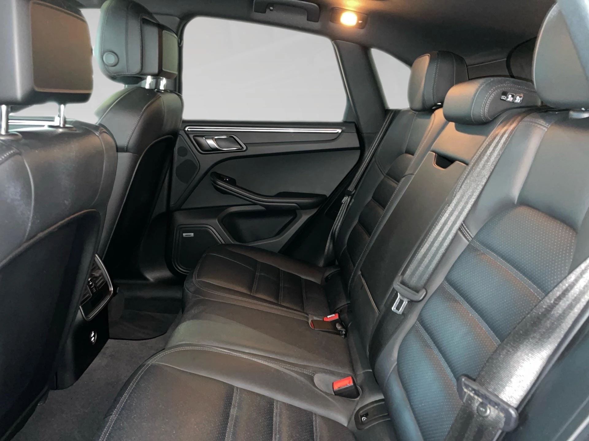 Porsche-Macan-image-10