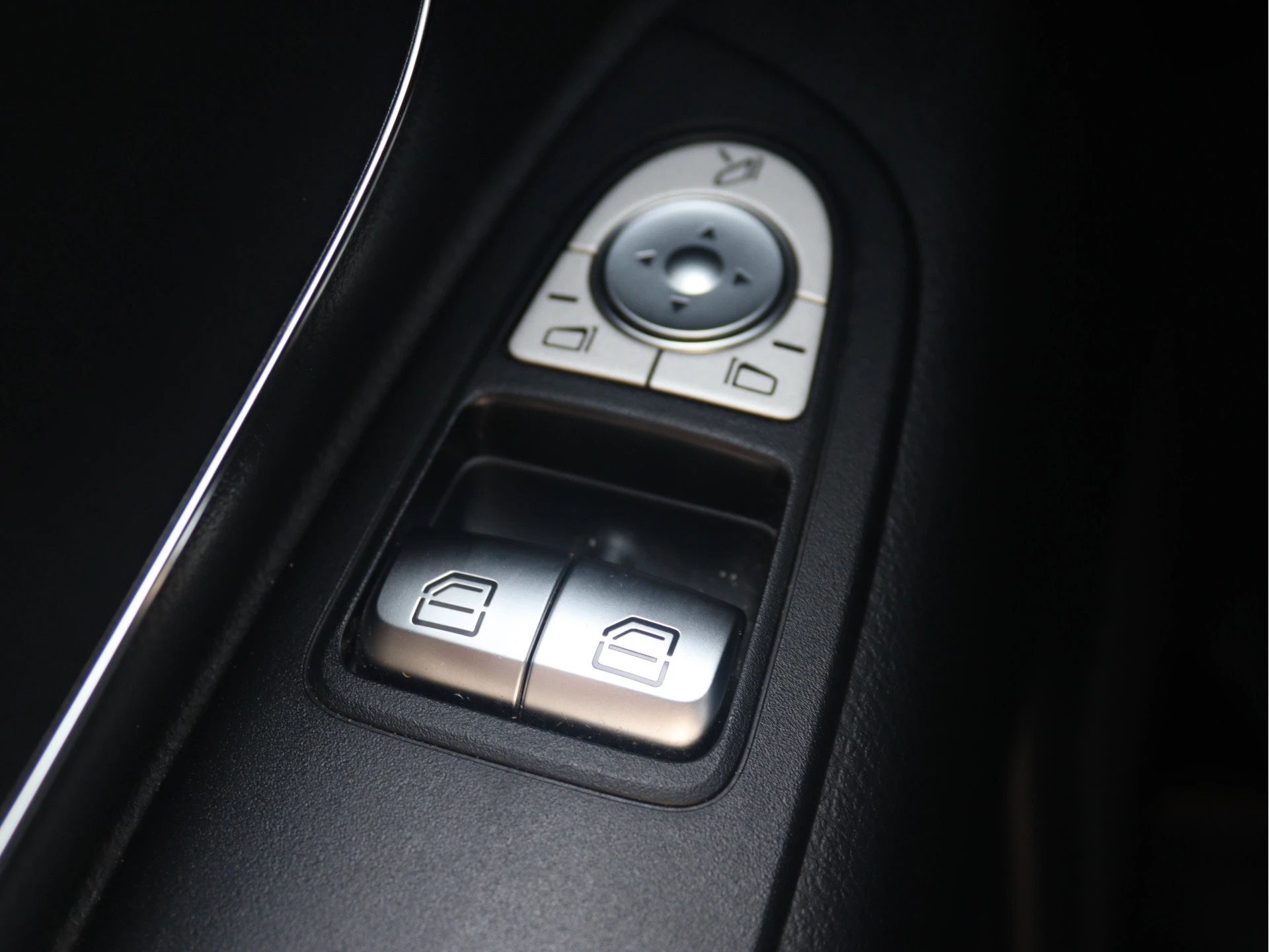Mercedes-Benz-Vito-image-4
