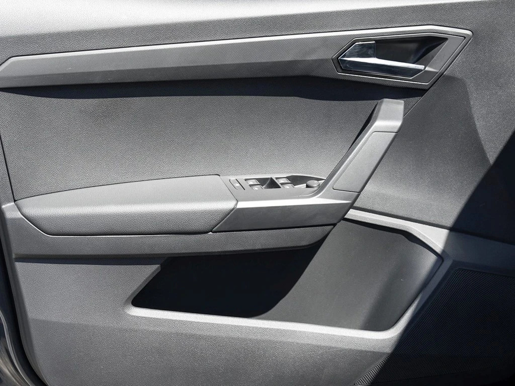SEAT-Arona-image-18