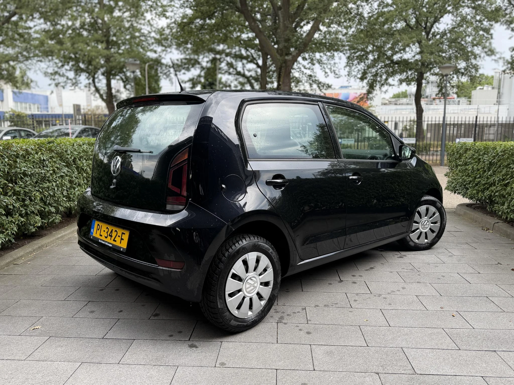 Volkswagen-up!-image-1