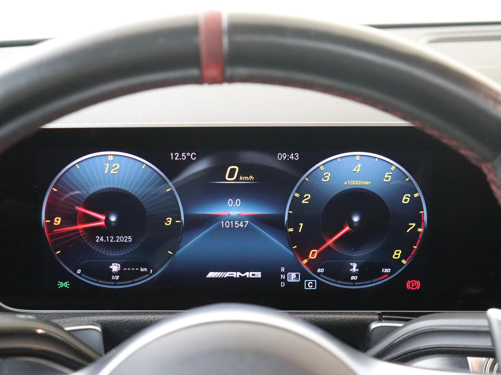 Mercedes-Benz-GLB-image-17