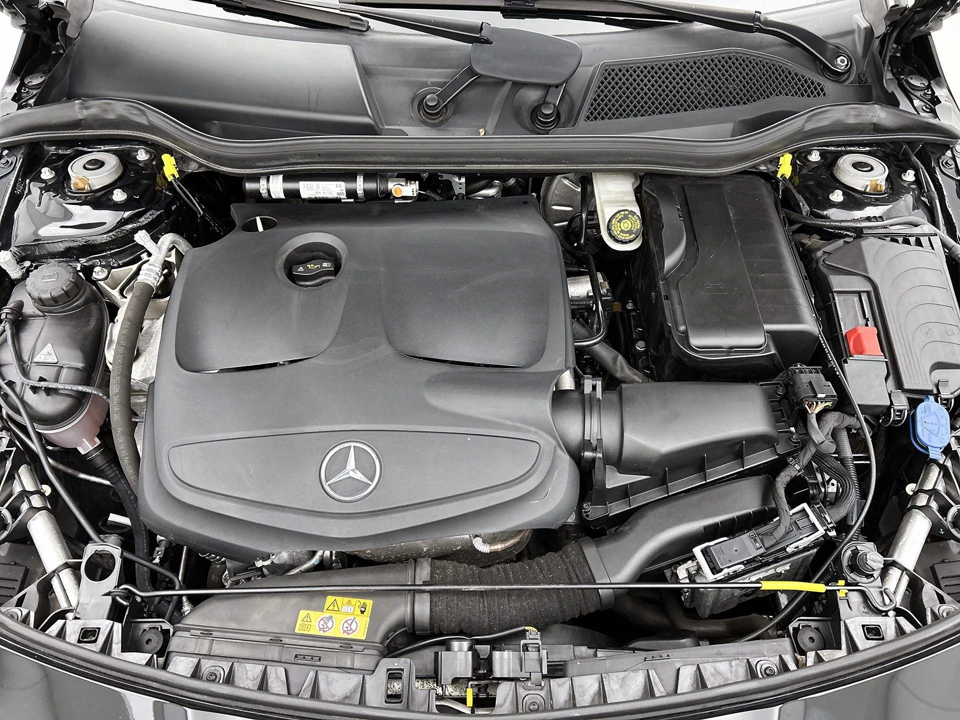 Mercedes-Benz CLA 180 Business Solution AMG Upgrade Edition