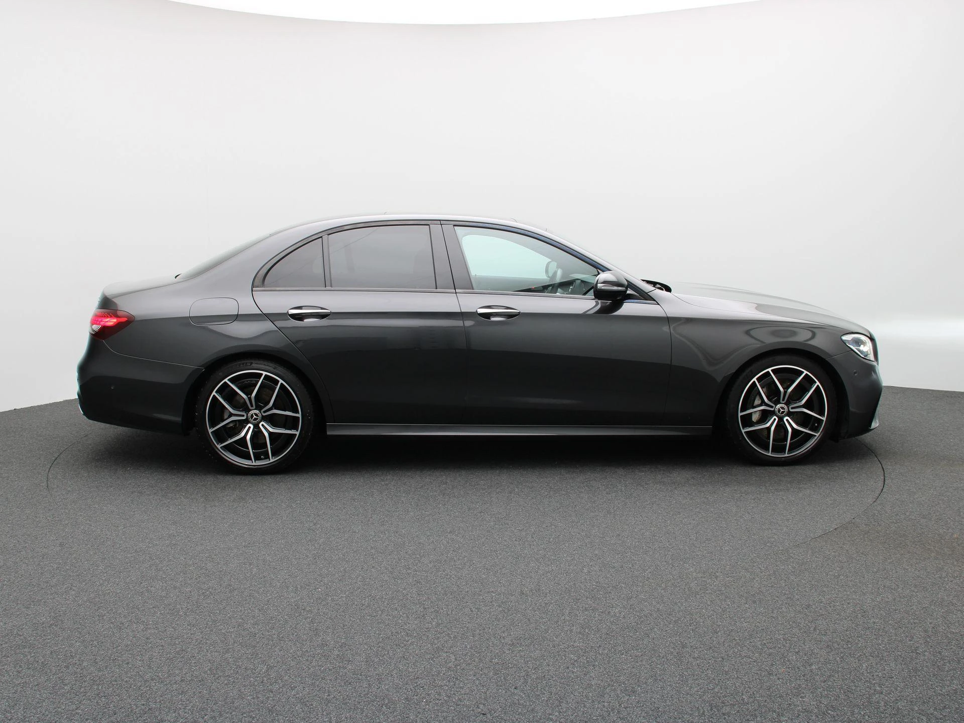 Mercedes-Benz-E-Klasse-image-5