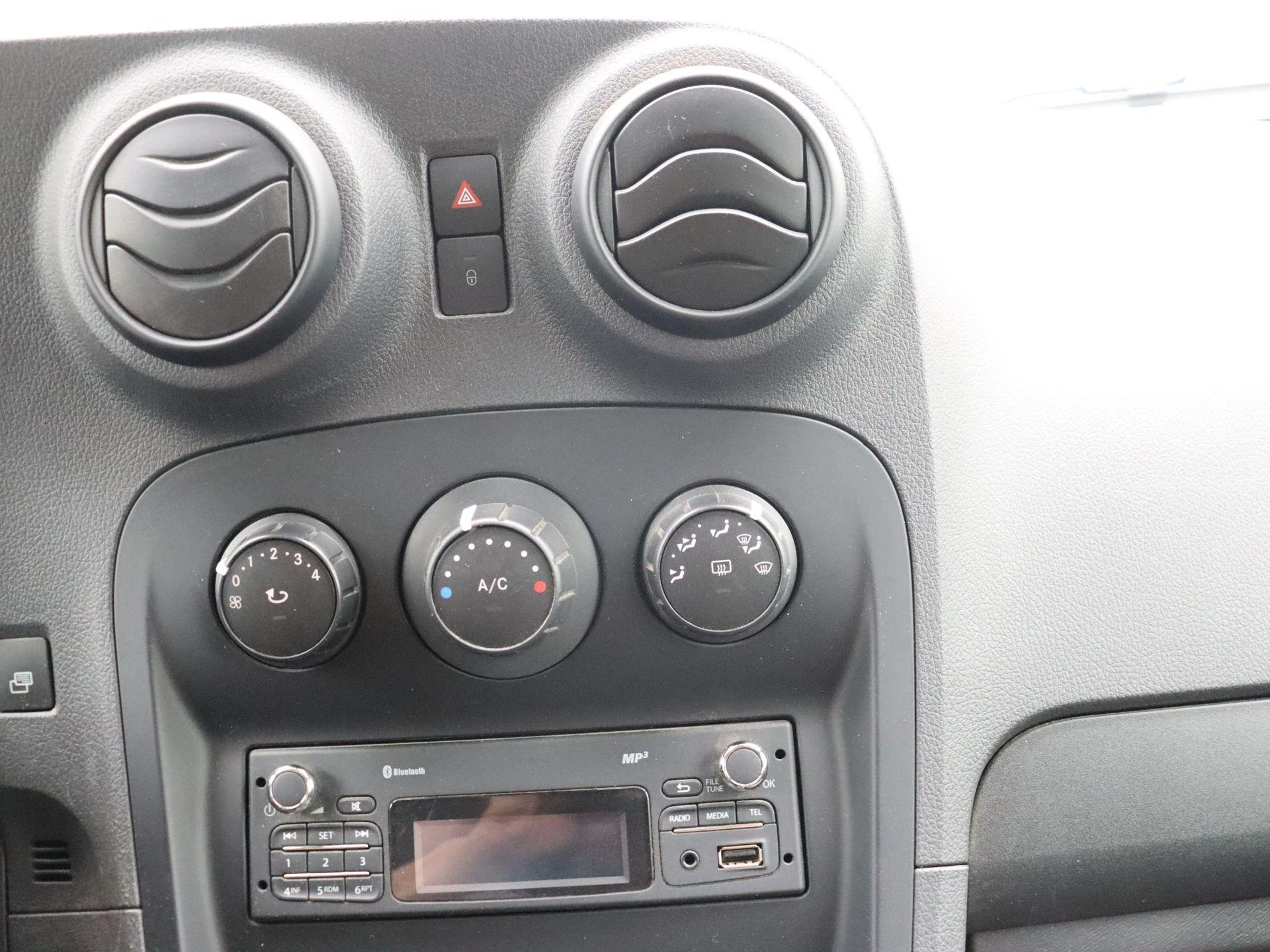Mercedes-Benz-Citan-image-11