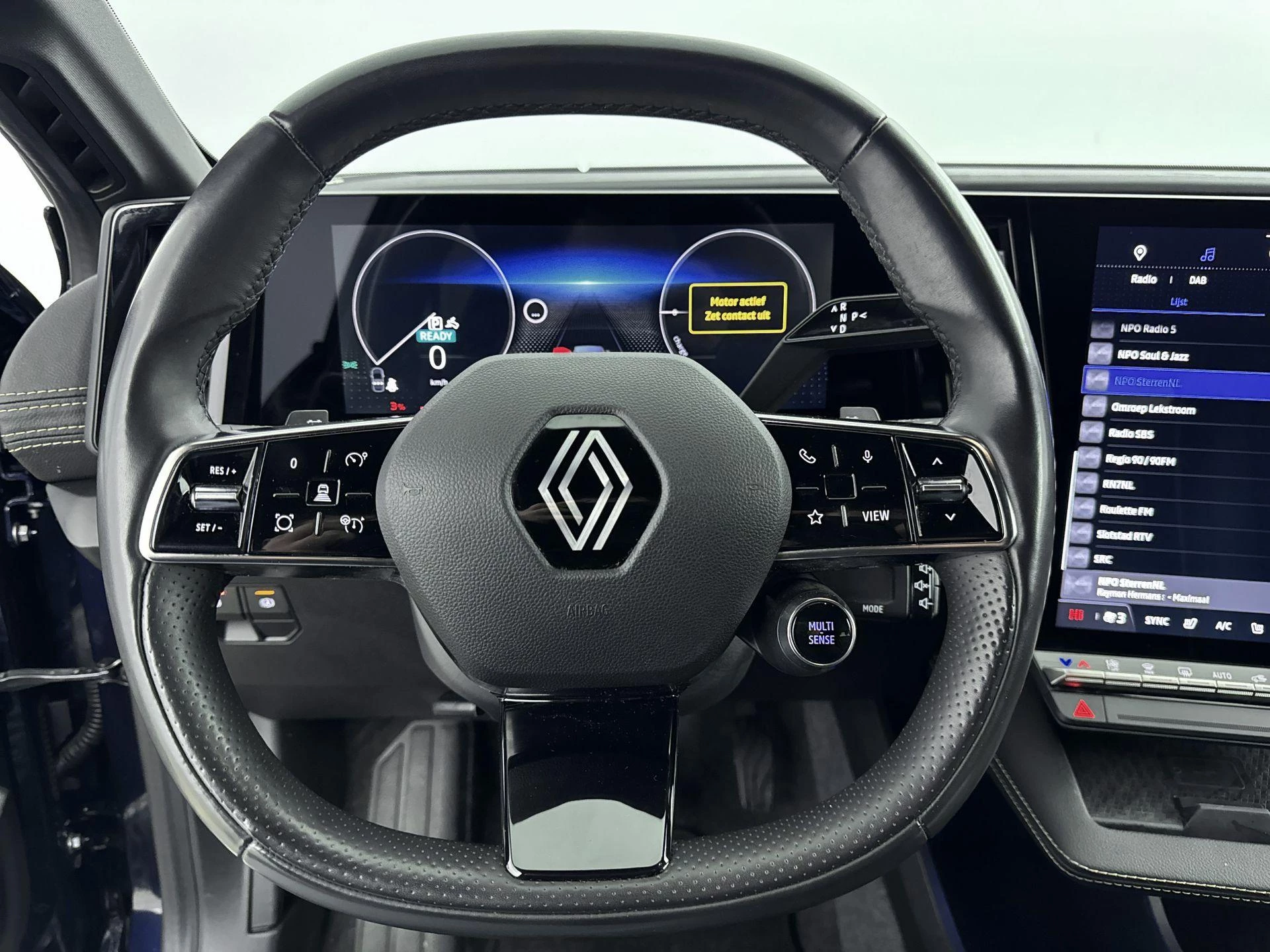 Renault-Megane E-Tech-image-13