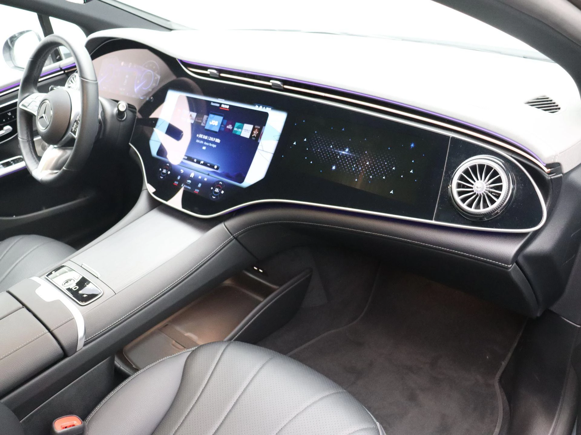 Mercedes-Benz-EQE-image-19