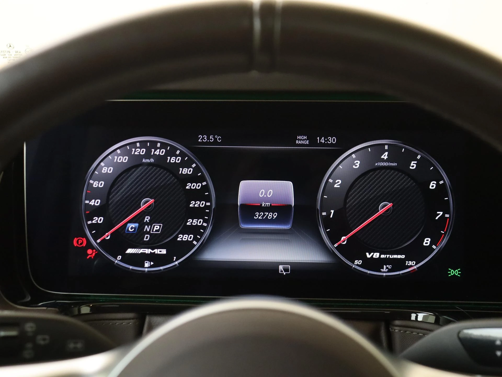 Mercedes-Benz-G-Klasse-image-13