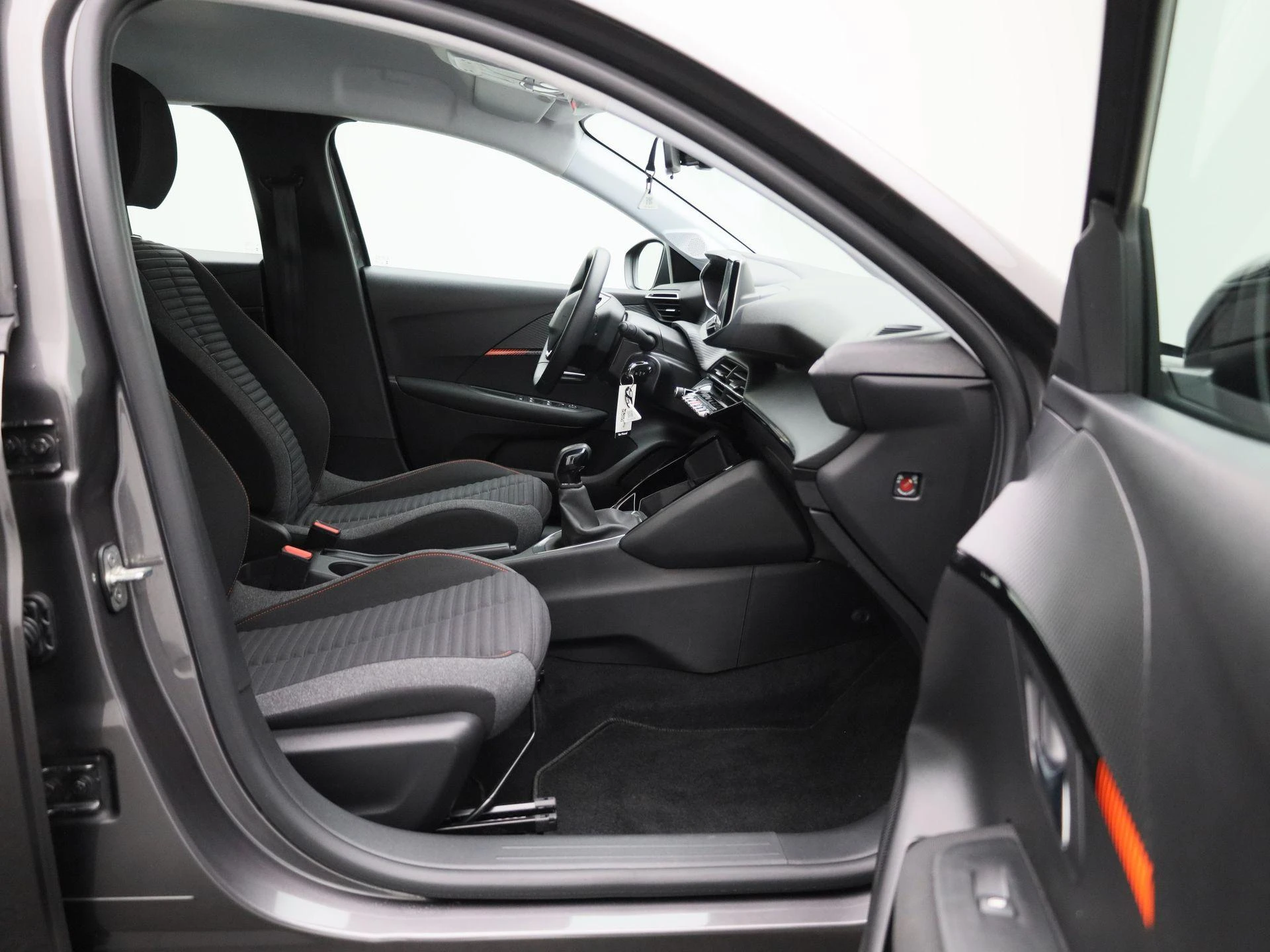 Peugeot-208-image-27