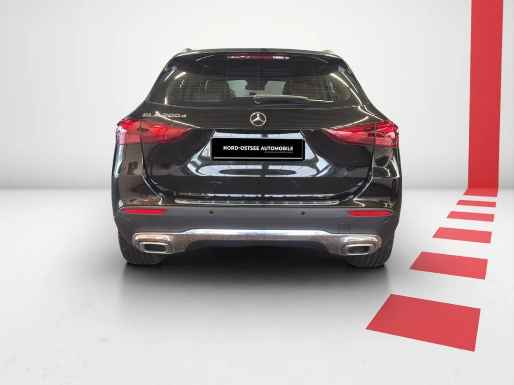 Mercedes-Benz-GLA 200 d-image-8