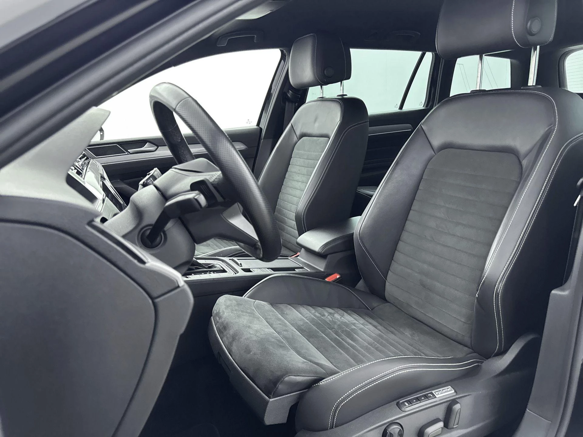 Volkswagen-Passat-image-21