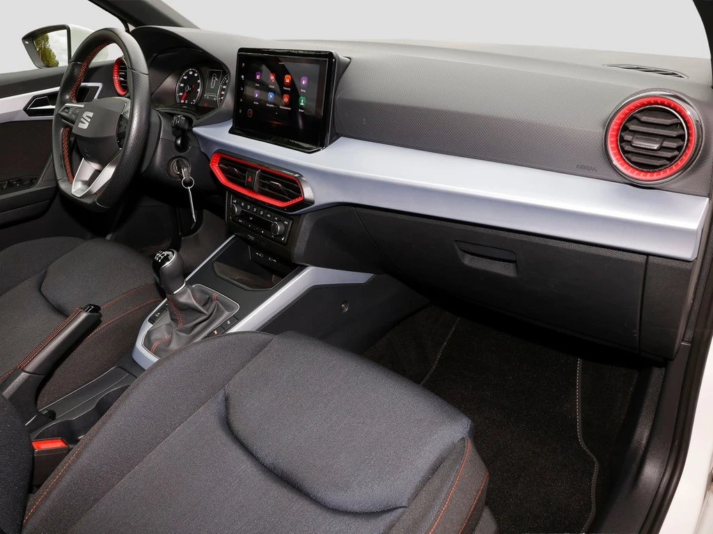 SEAT-Arona-image-7