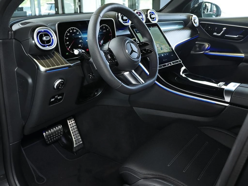 Mercedes-Benz-GLC 220 d-image-5