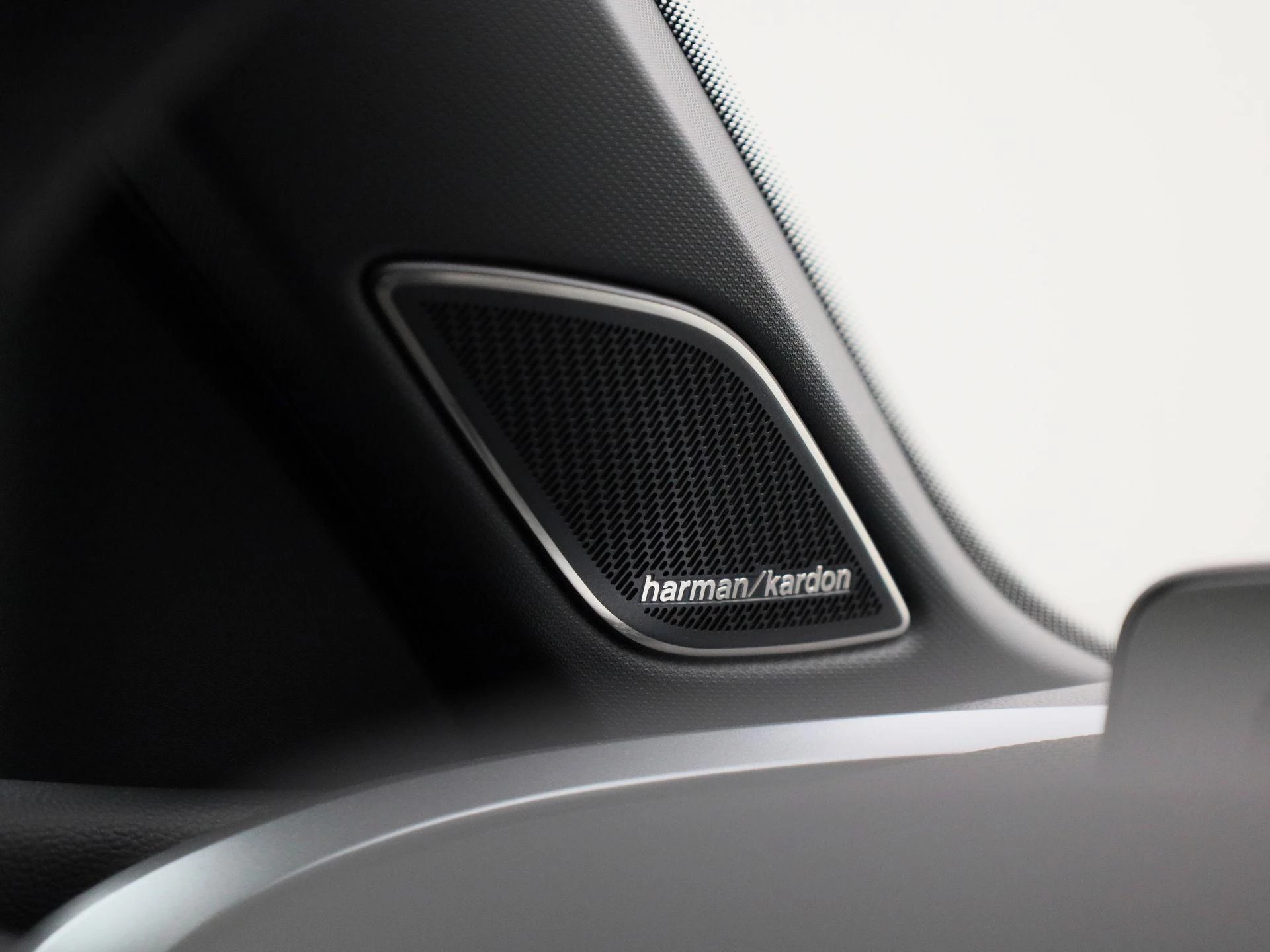 Volkswagen-T-Roc-image-31