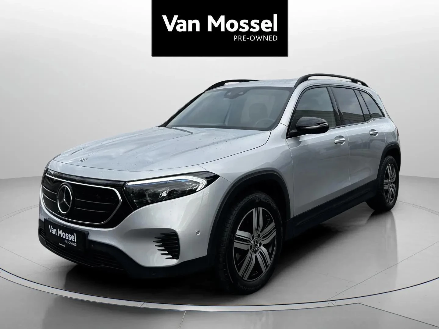 Mercedes-Benz-EQB-image-0