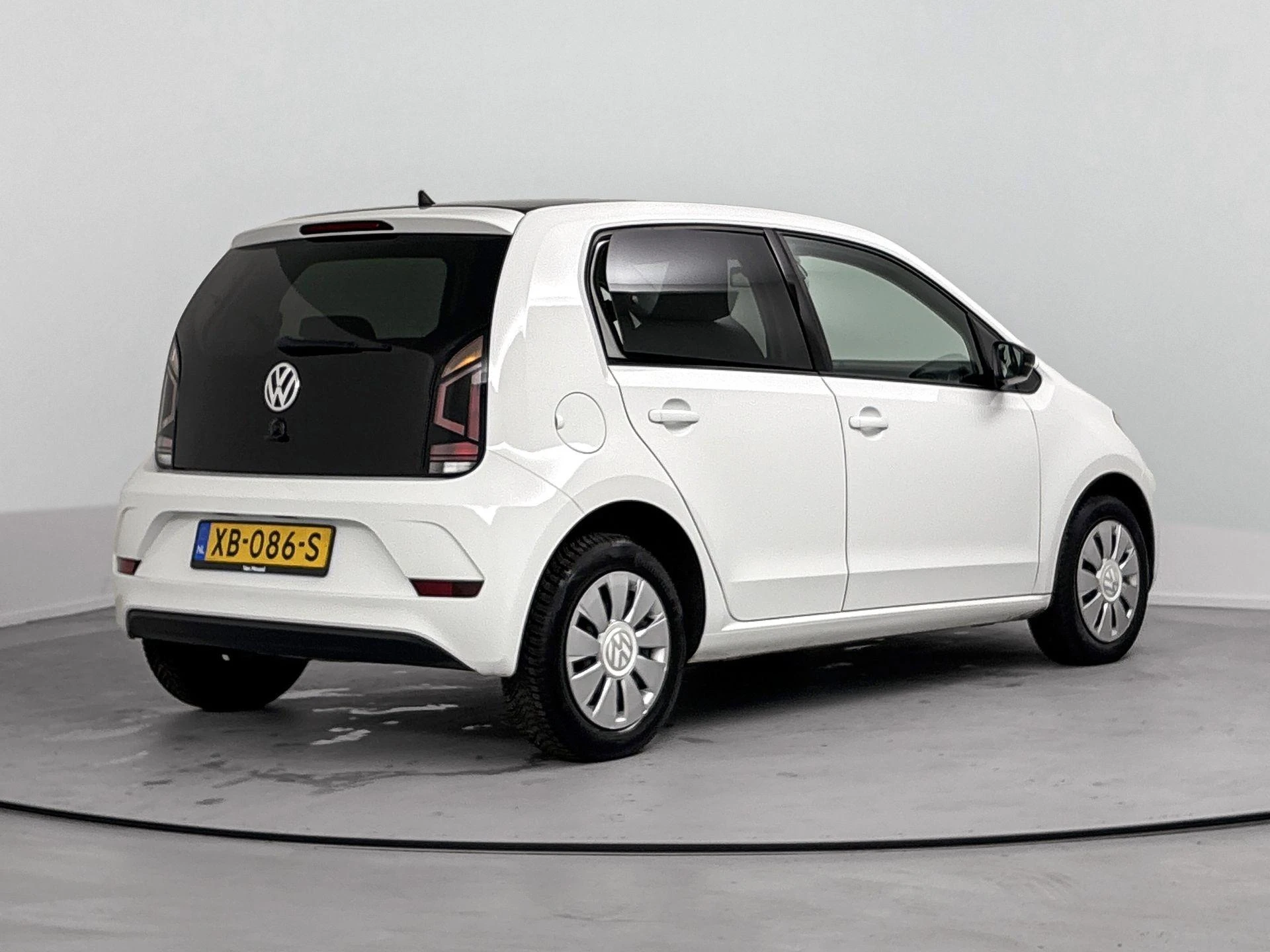 Volkswagen-up!-image-3