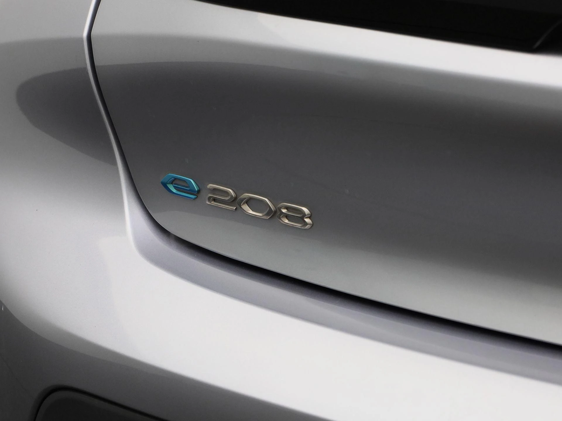Peugeot-e-208-image-39