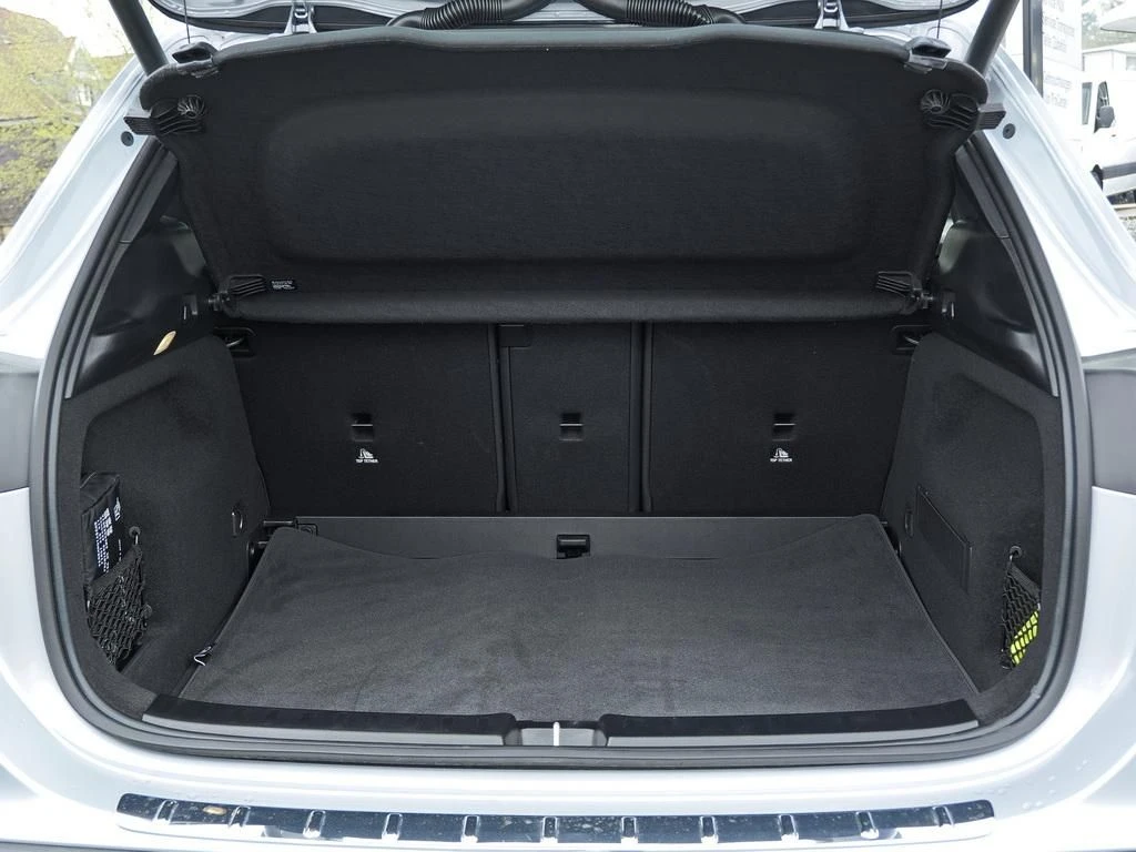 Mercedes-Benz-GLA 200 d-image-12