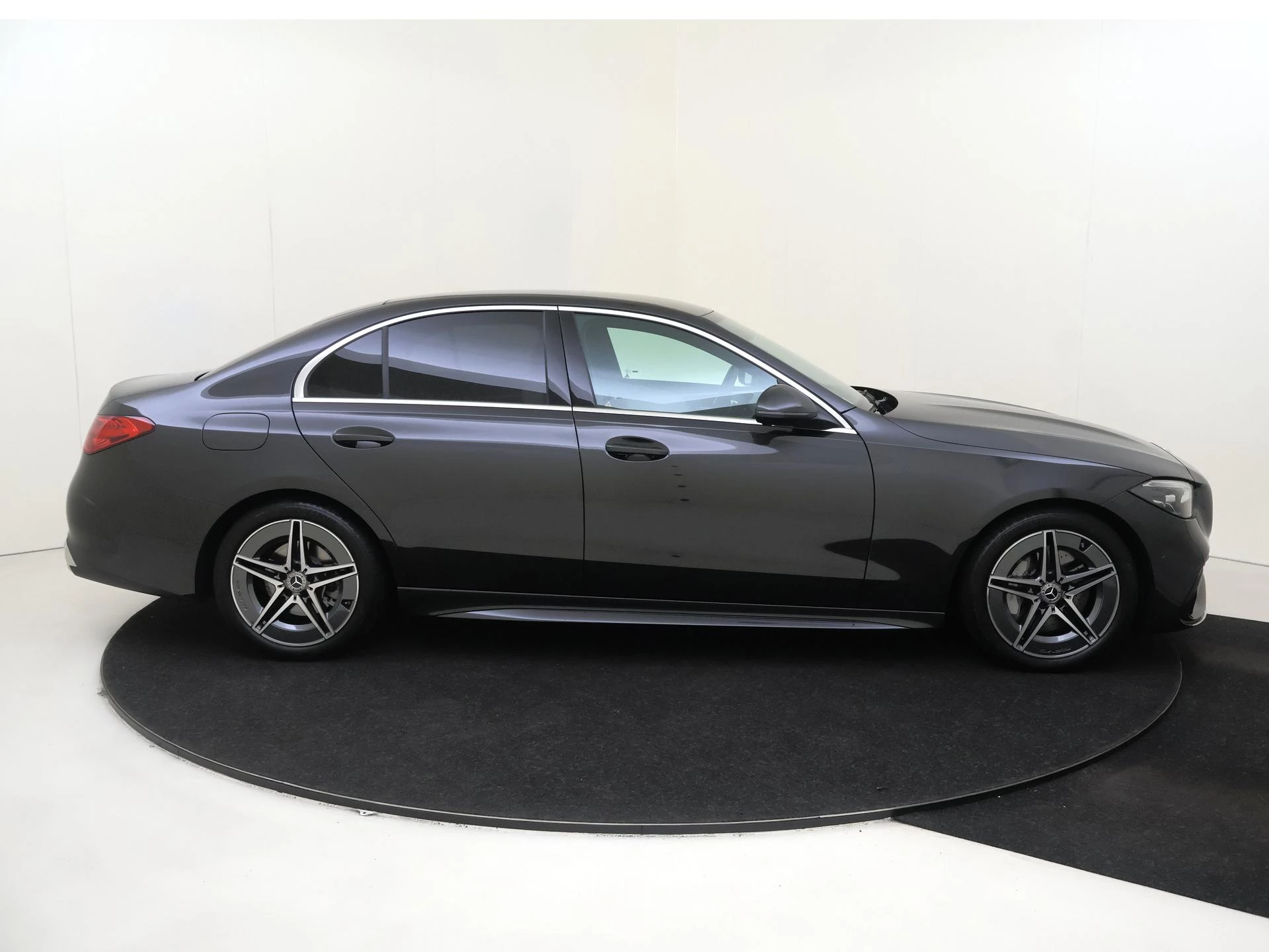 Mercedes-Benz-C-Klasse-image-8