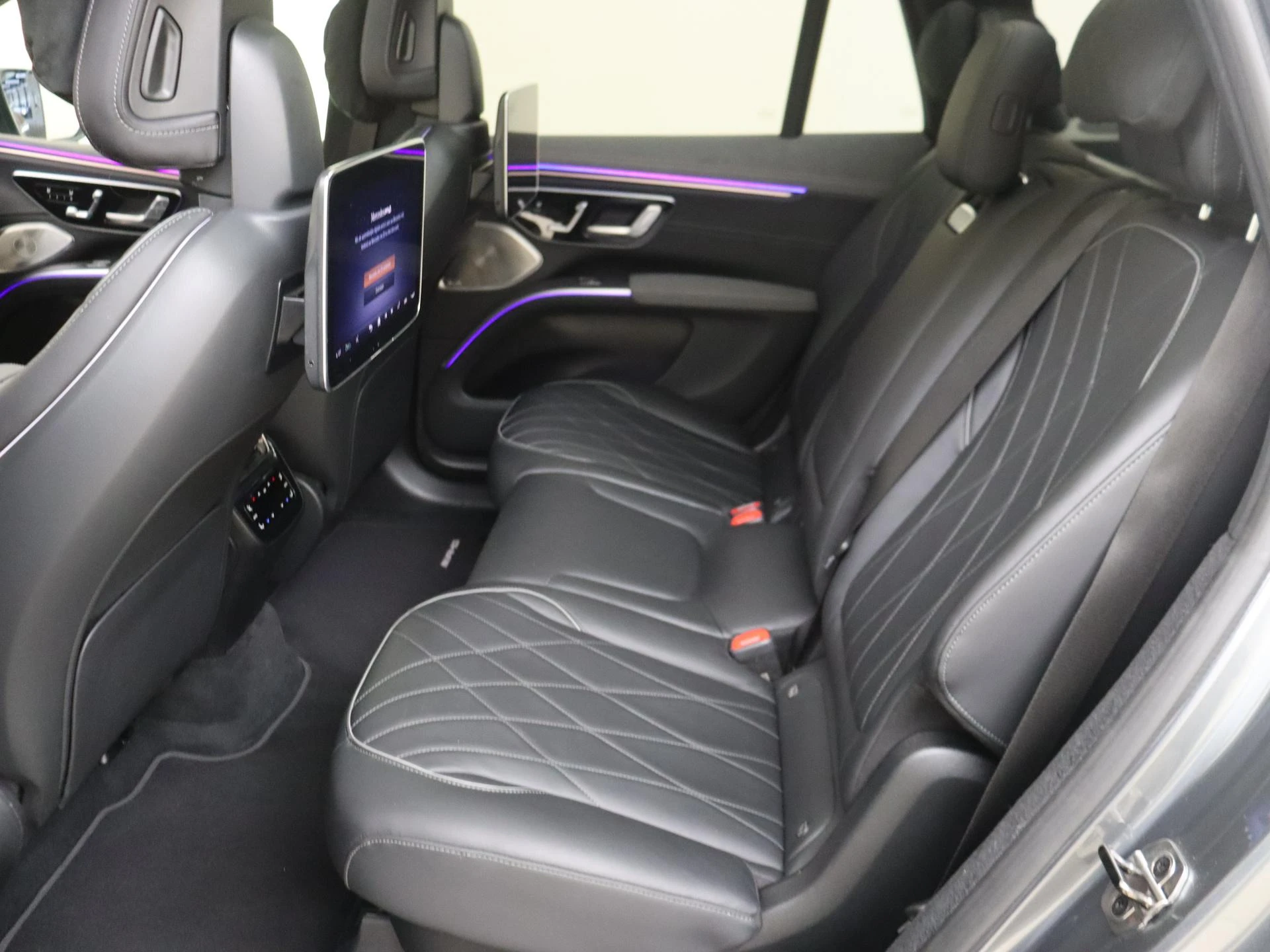 Mercedes-Benz-EQS-image-15