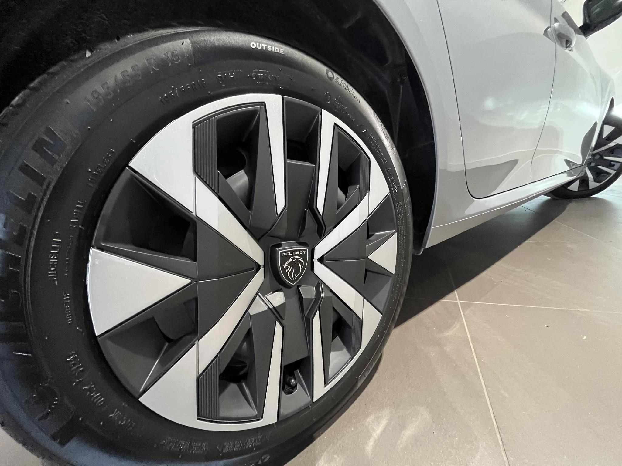 Peugeot-208-image-16