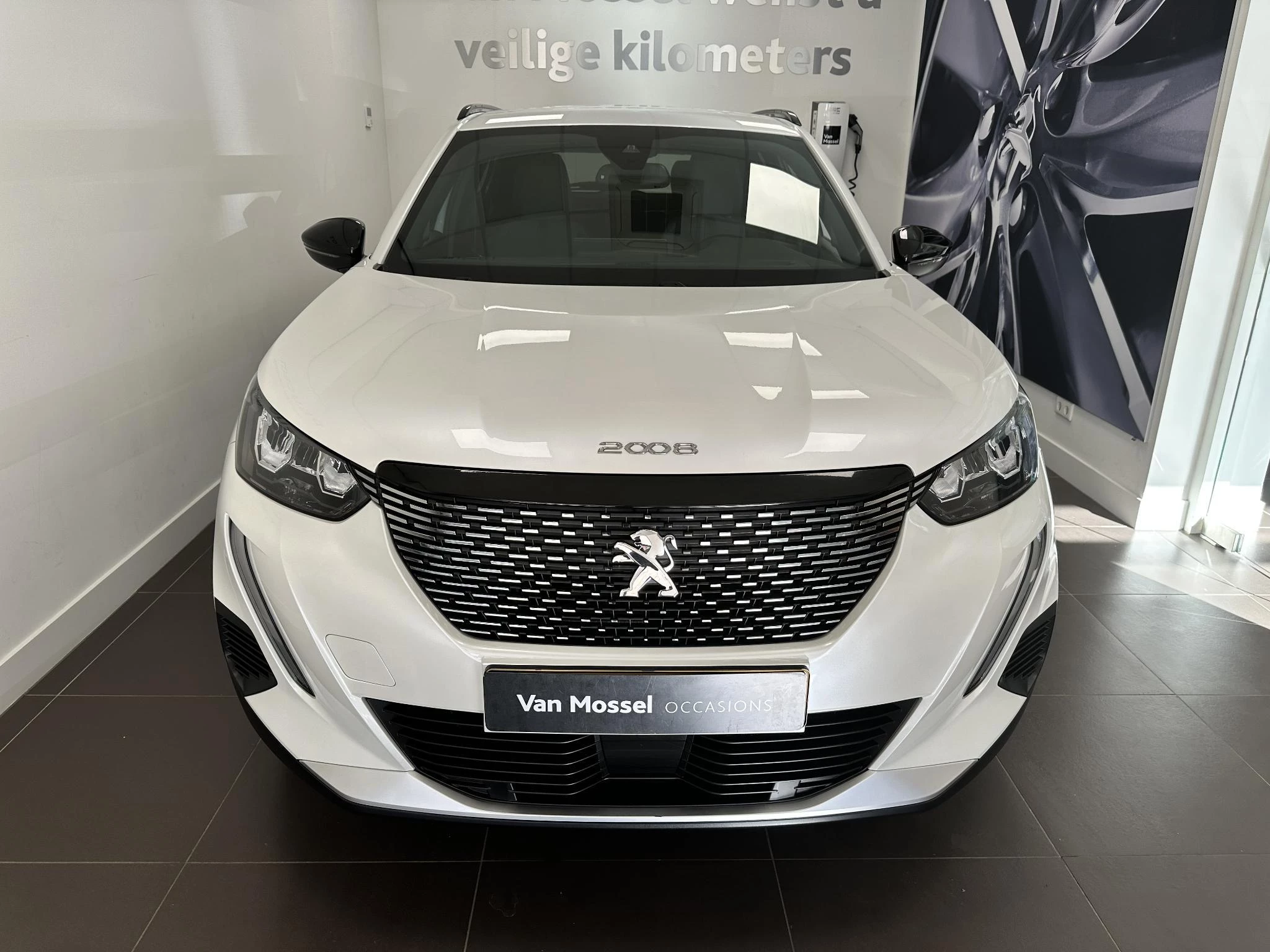 Peugeot-2008-image-2