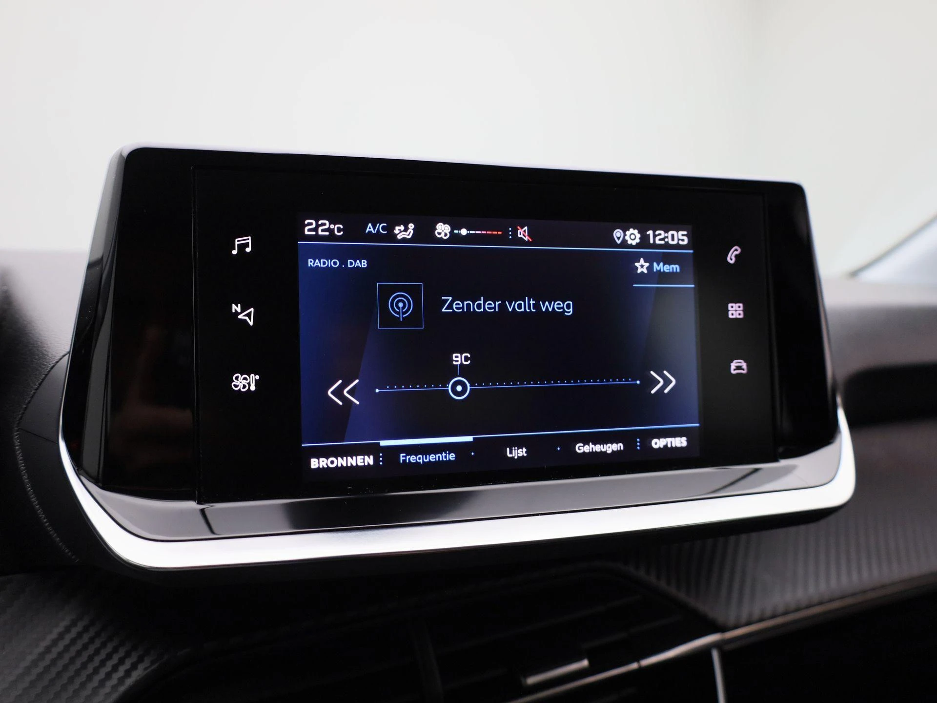 Peugeot-208-image-25