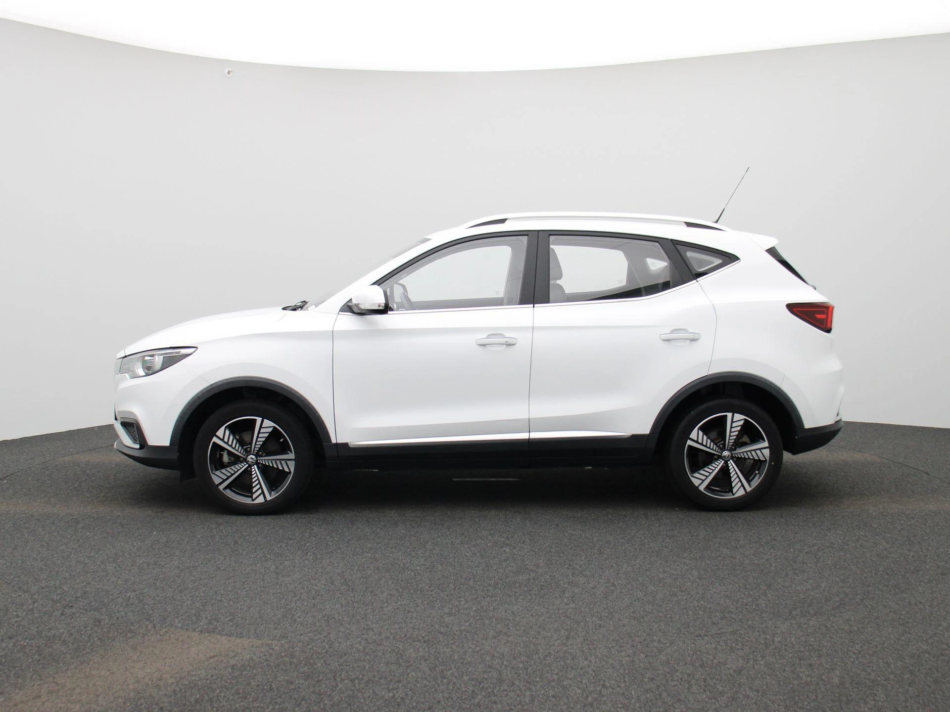MG-ZS EV-image-3