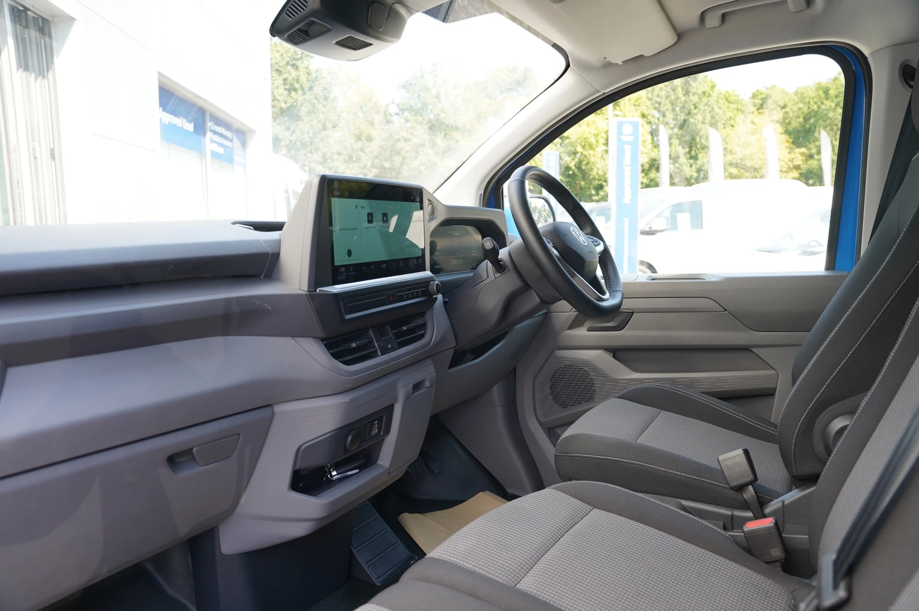 Volkswagen-Transporter-image-1