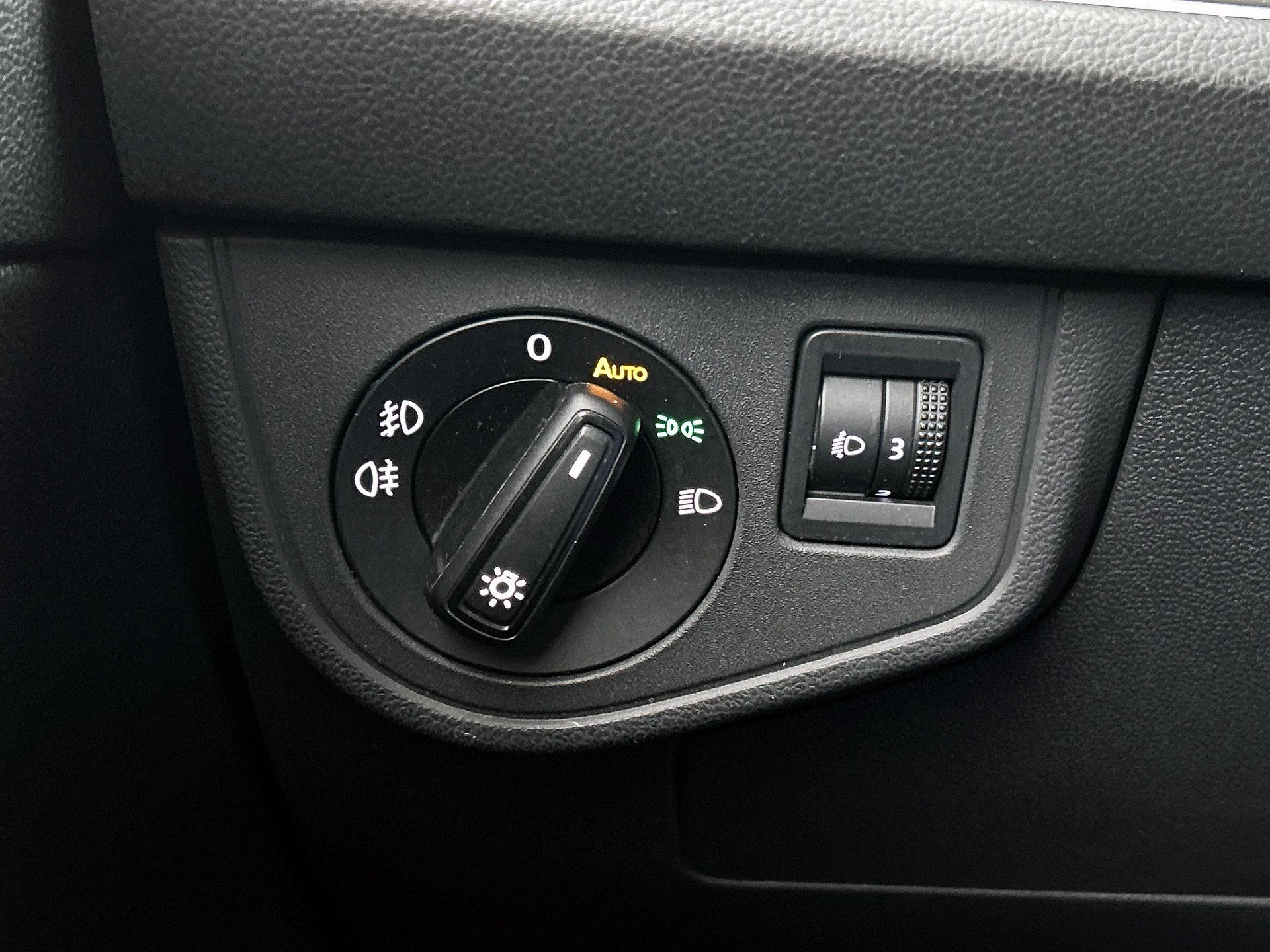 Volkswagen-Polo-image-17