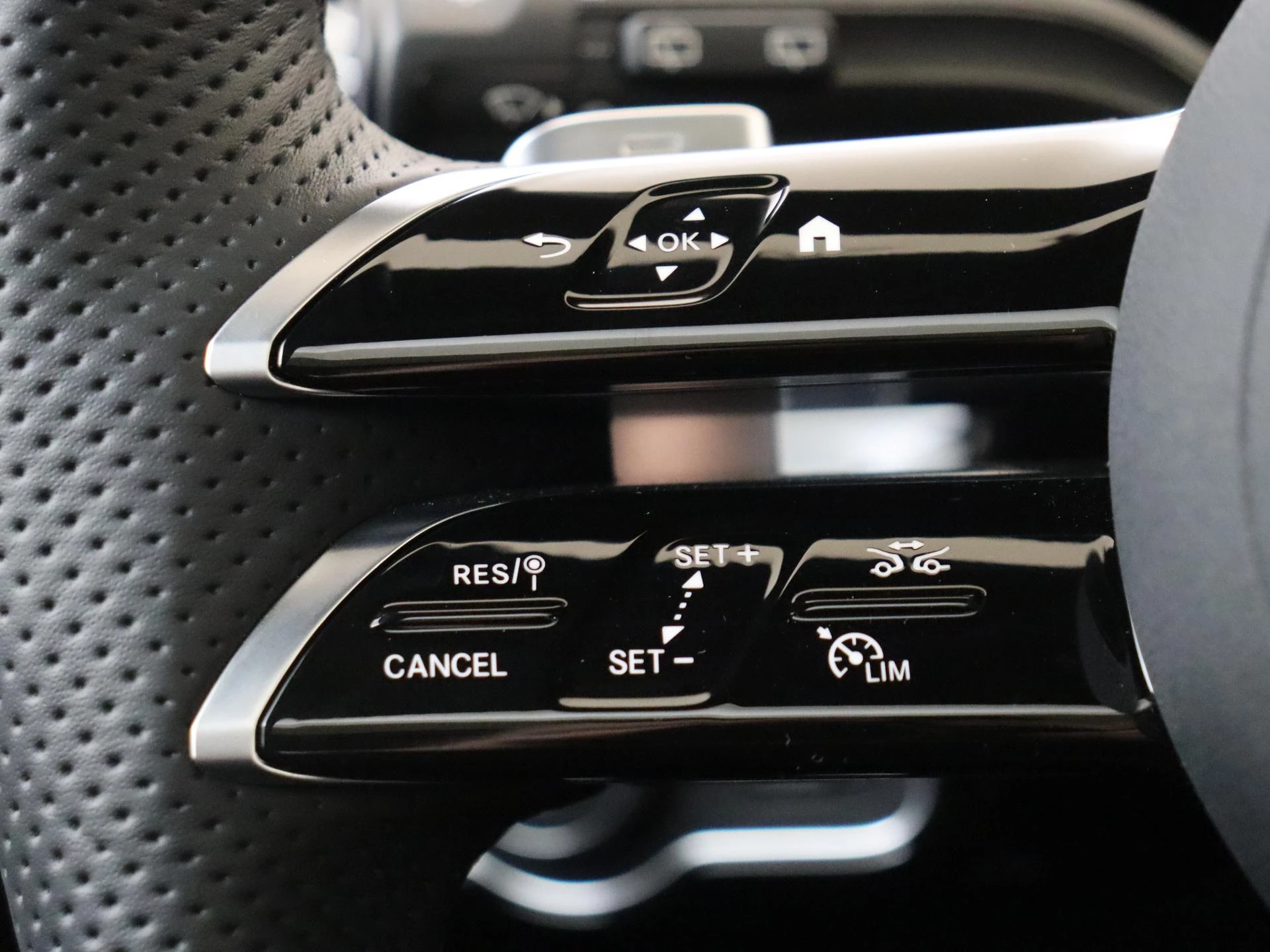 Mercedes-Benz-A-Klasse-image-12