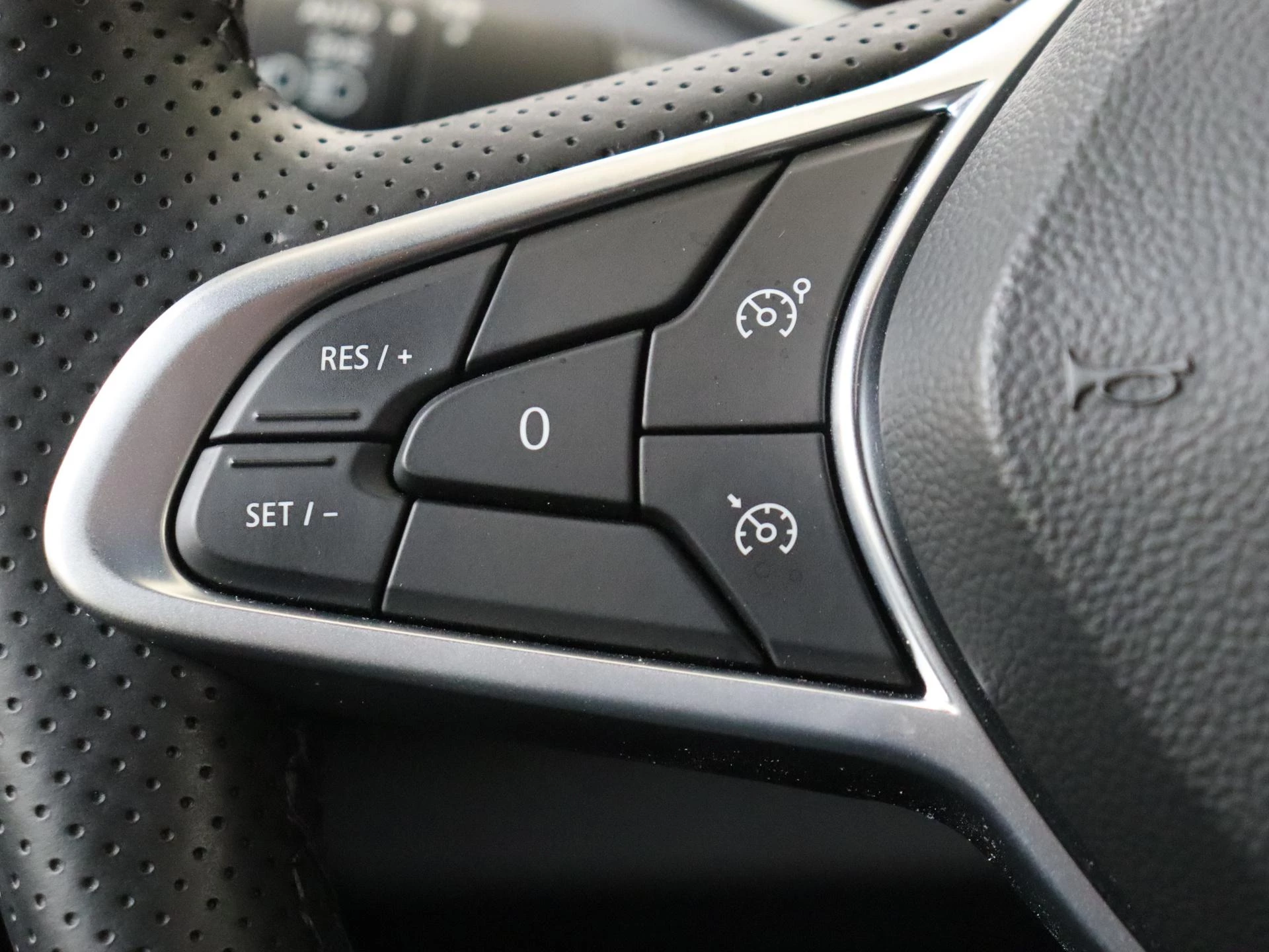 Renault-Clio-image-16