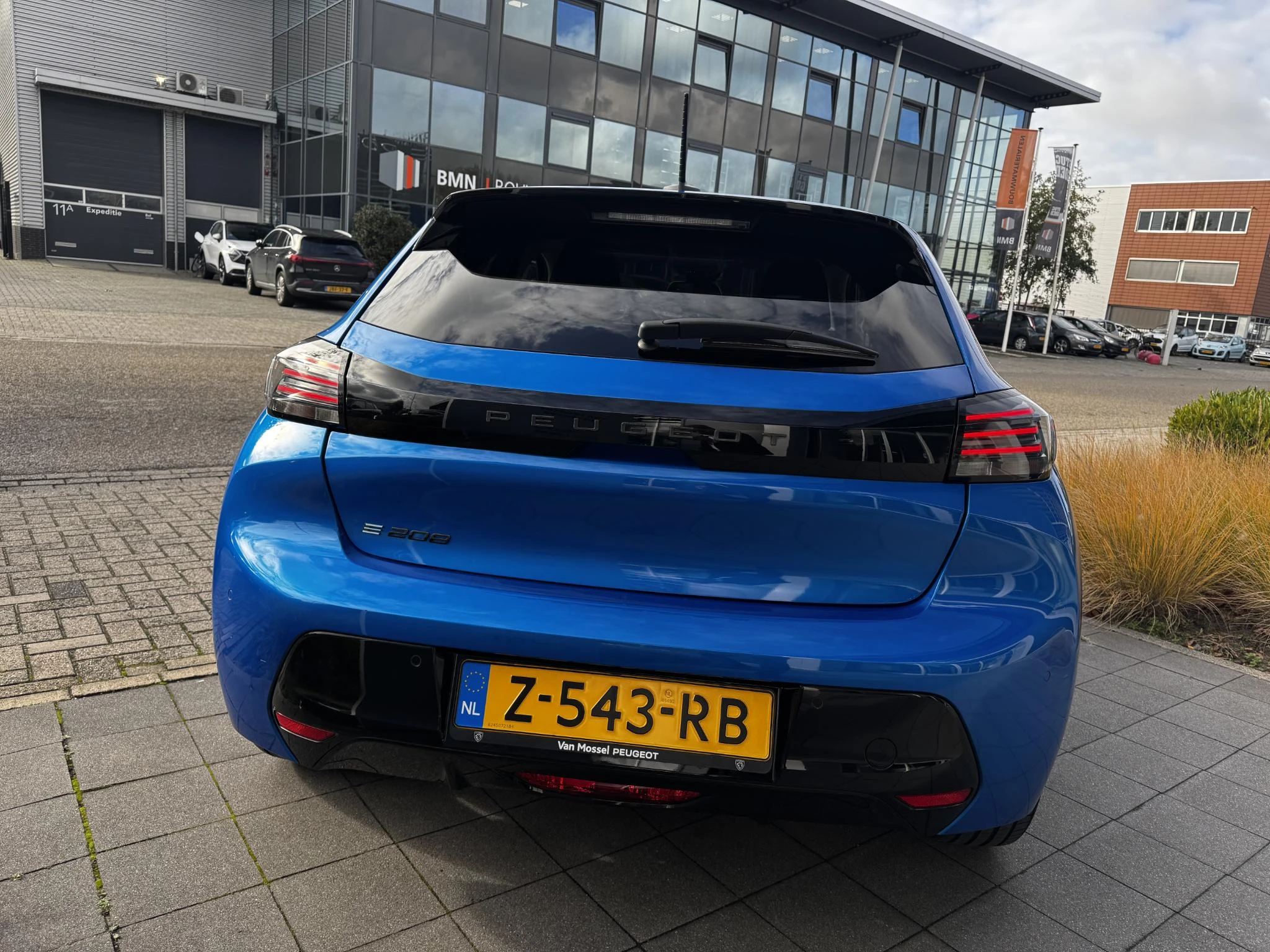 Peugeot-e-208-image-22