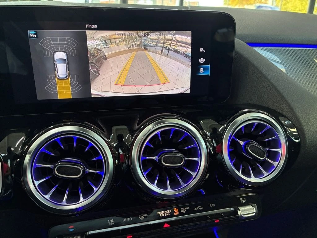 Mercedes-Benz-GLA 220 d-image-21