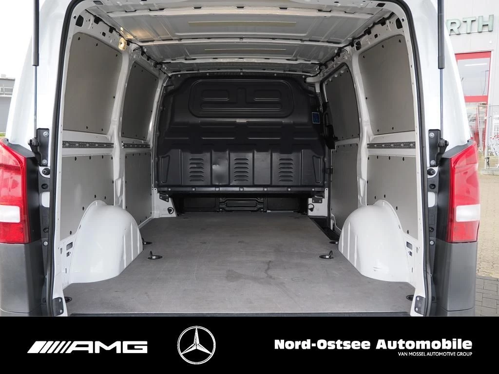 Mercedes-Benz-Vito-image-12