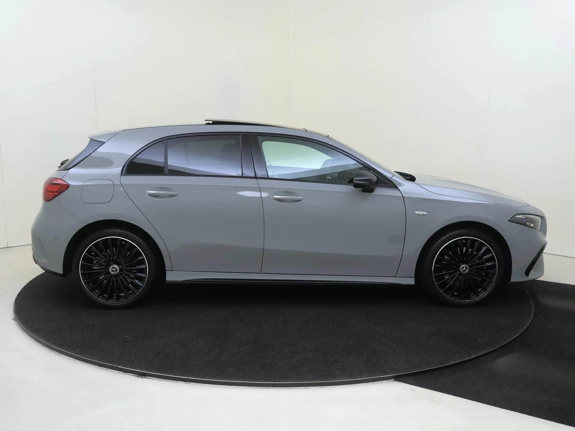 Mercedes-Benz-A-Klasse-image-9