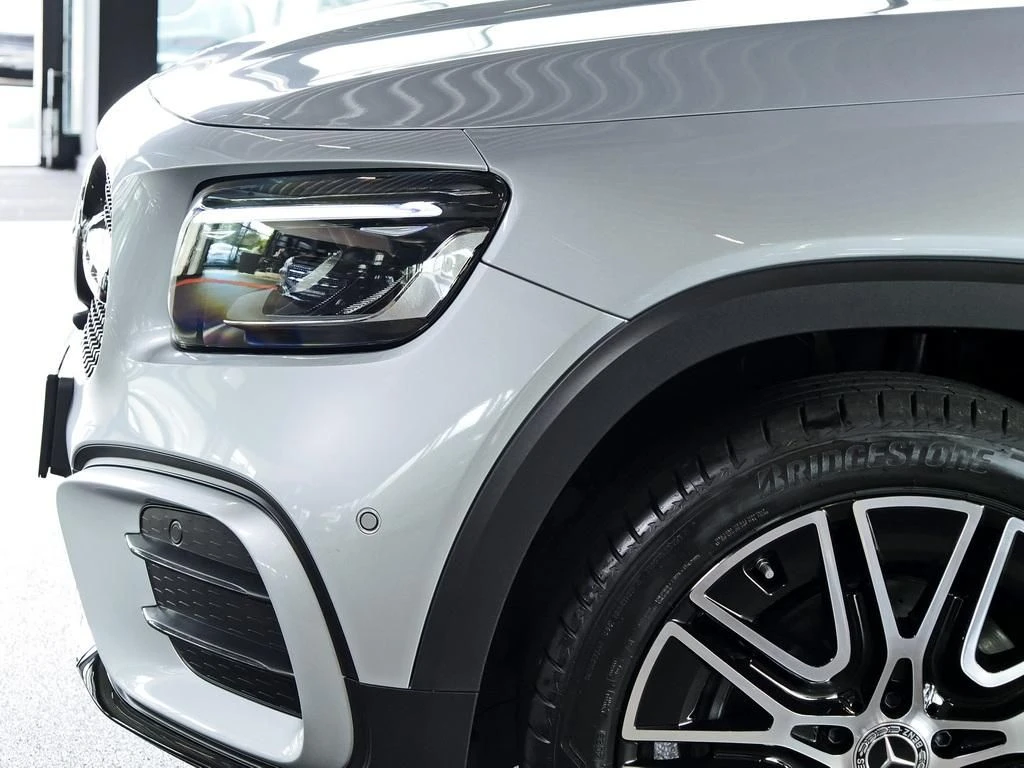 Mercedes-Benz-GLB 200-image-3