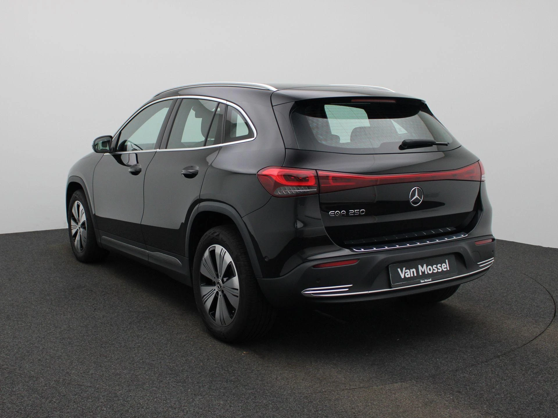 Mercedes-Benz-EQA-image-1
