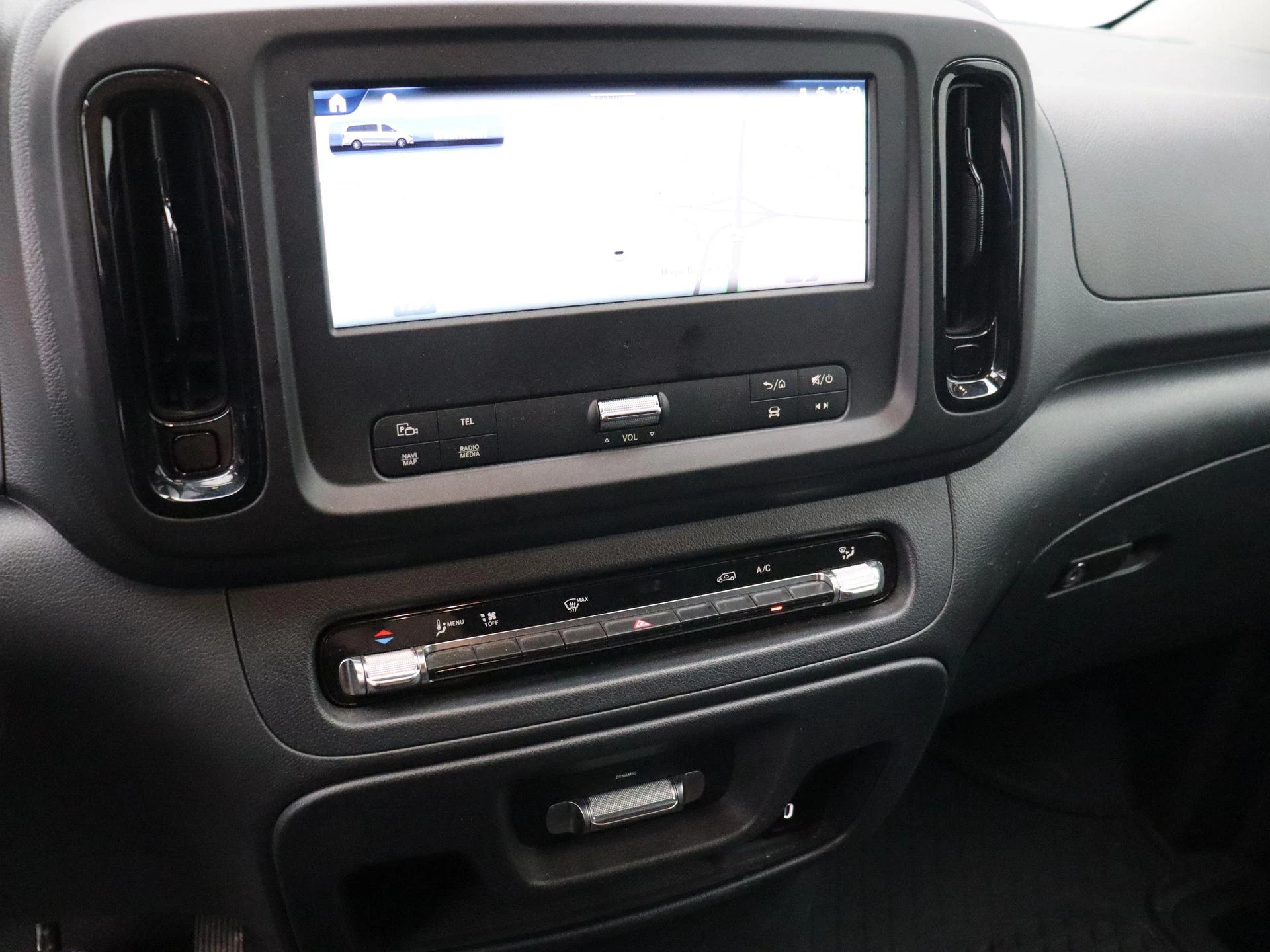 Mercedes-Benz-Vito-image-13
