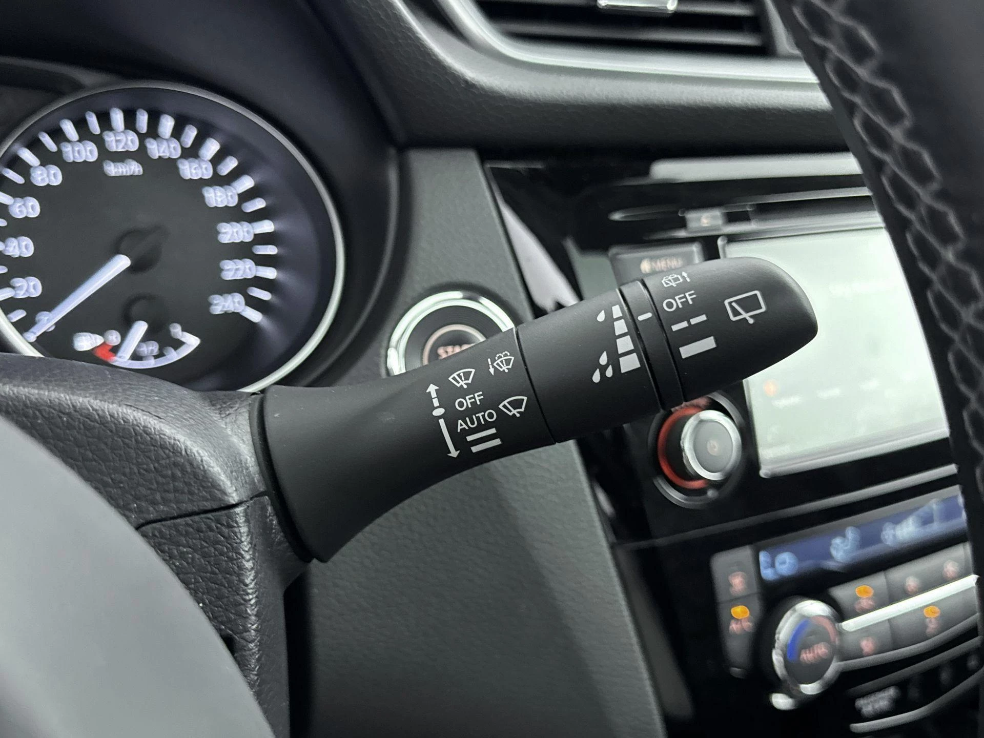 Nissan-QASHQAI-image-21