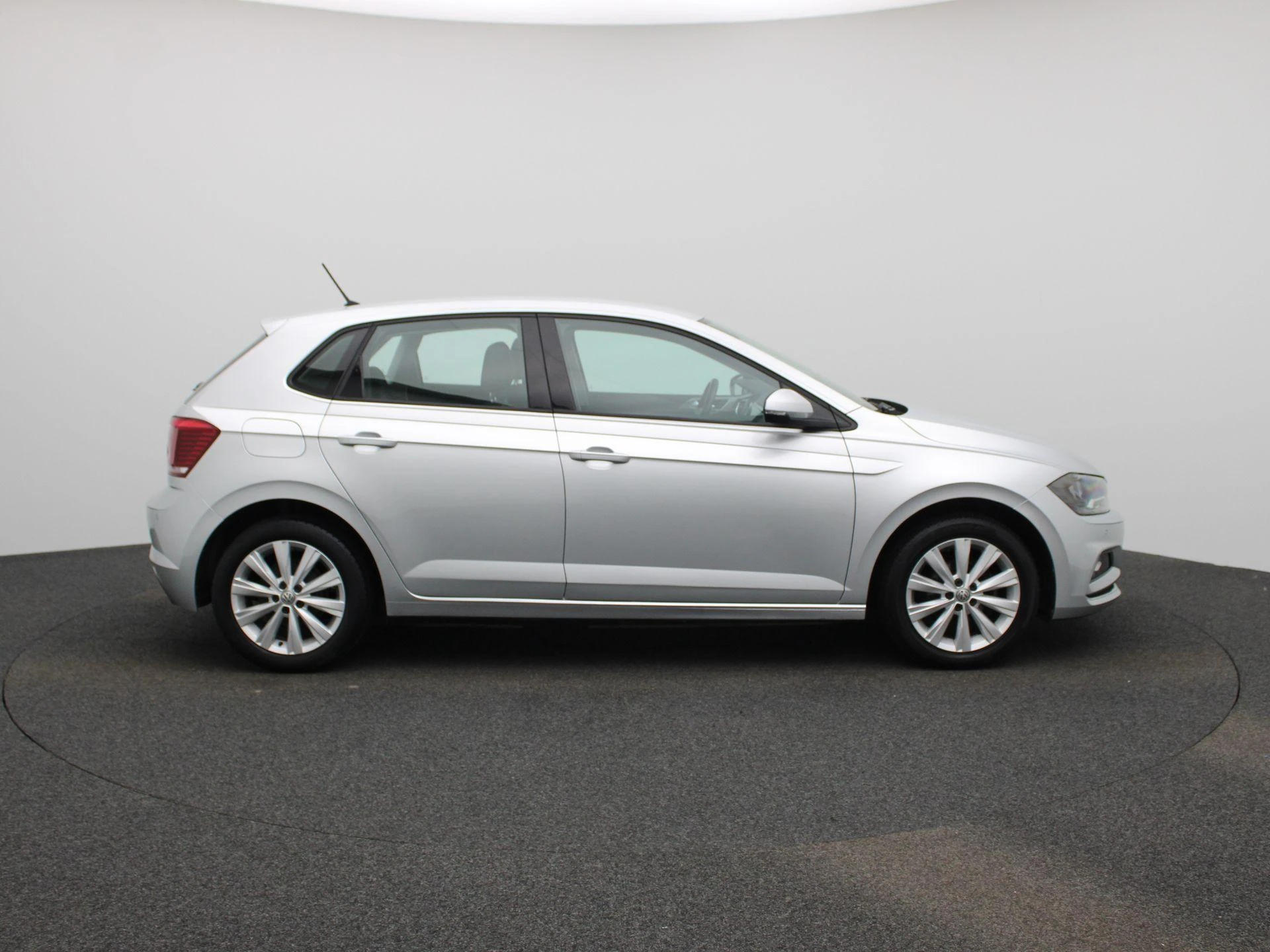 Volkswagen-Polo-image-5