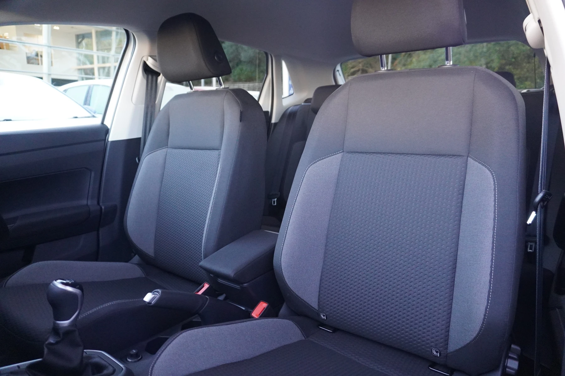 Volkswagen-Polo-image-36