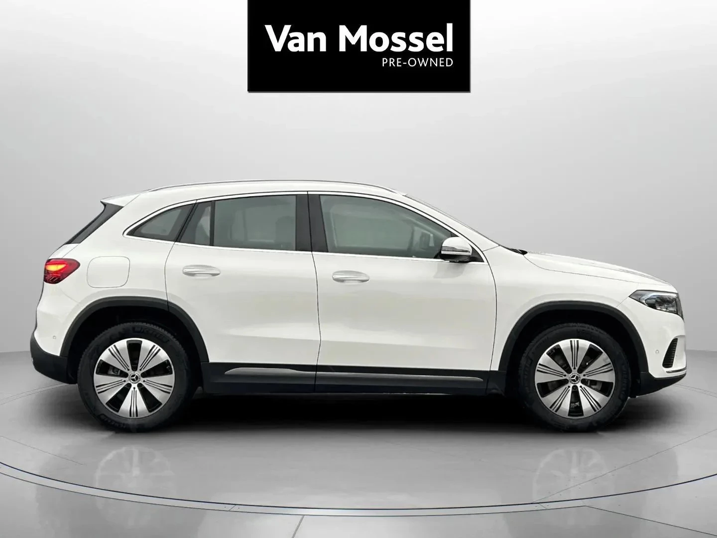 Mercedes-Benz-EQA-image-4