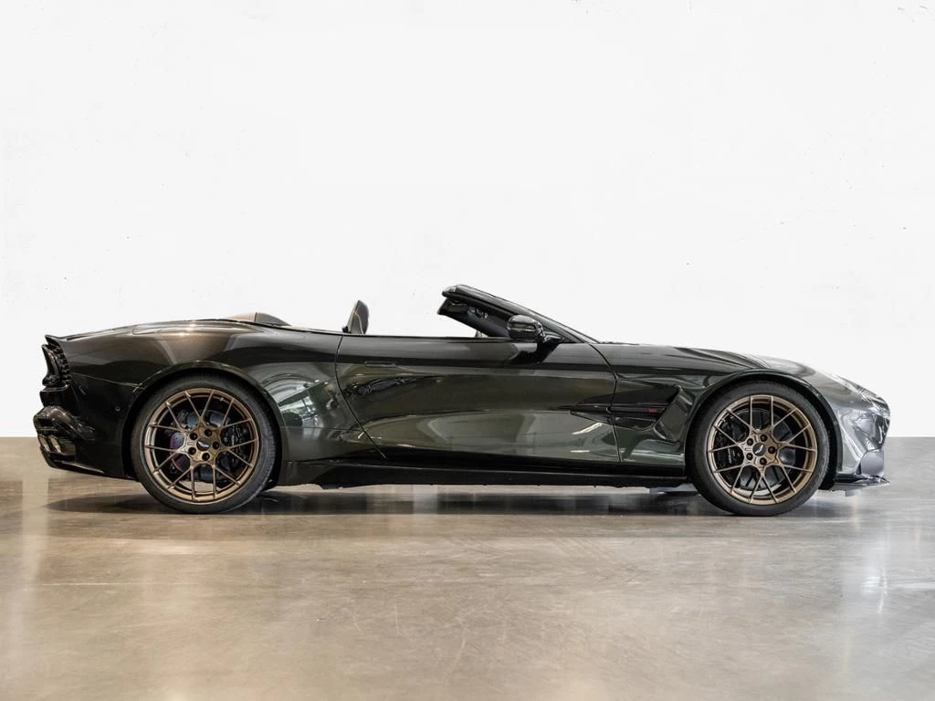 Aston Martin-Vanquish-image-13